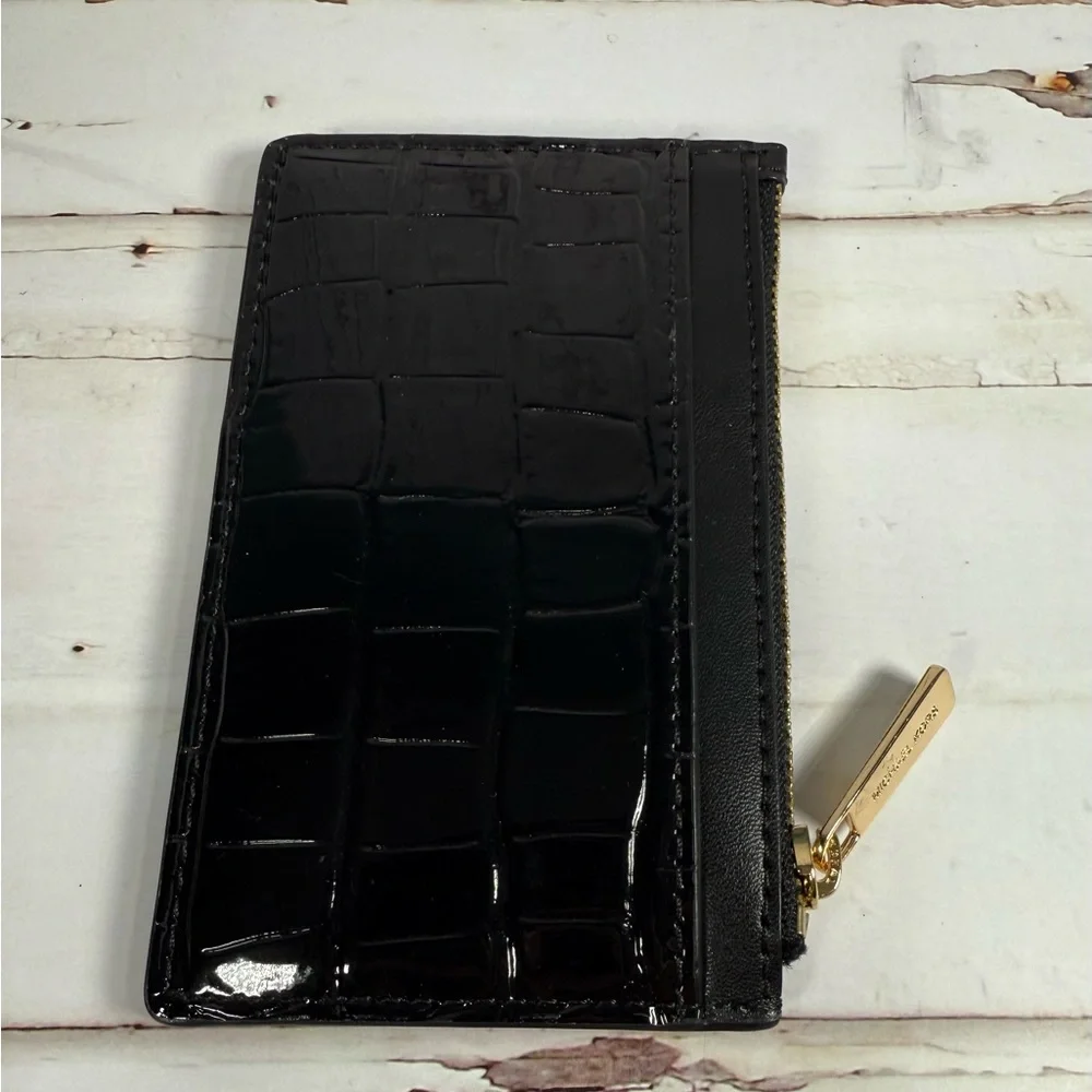 NWT Michael Kors jet set travel medium card case.